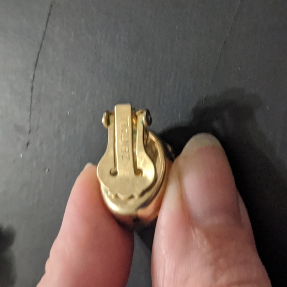 Zentall Vintage Gold Tone Green Domed Oval Clip On Statement Earrings - Picture 3 of 3